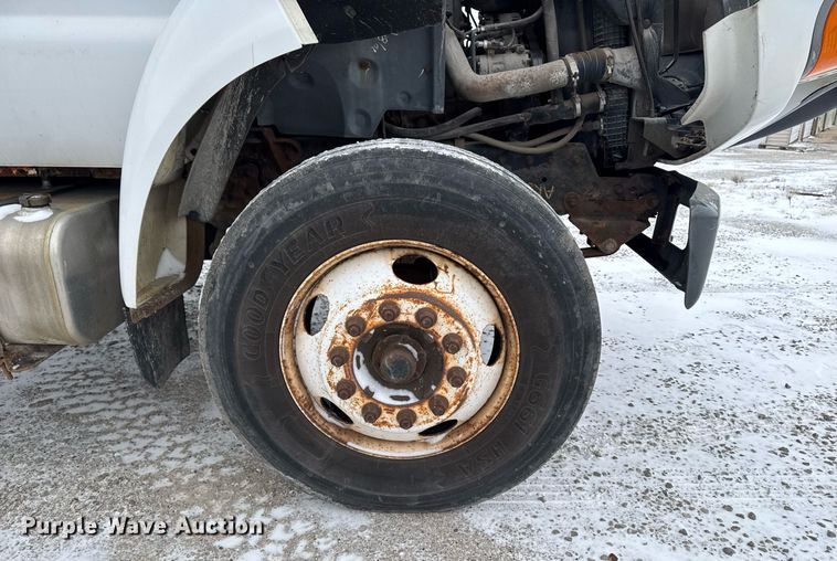 image for item EG7155 2003 Ford F650 Super Duty box truck