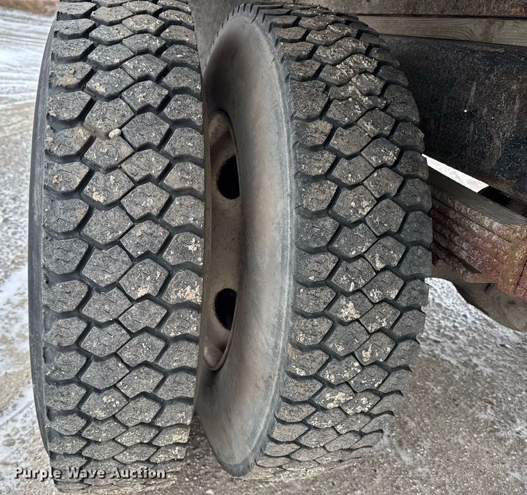 image for item EG7155 2003 Ford F650 Super Duty box truck