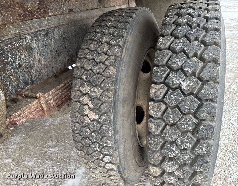 image for item EG7155 2003 Ford F650 Super Duty box truck