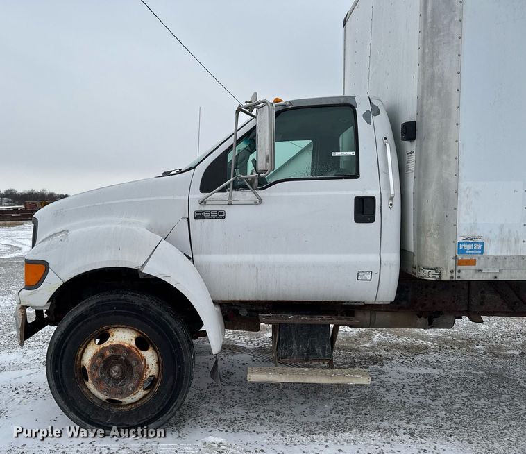 image for item EG7156 2002 Ford F650 Super Duty box truck