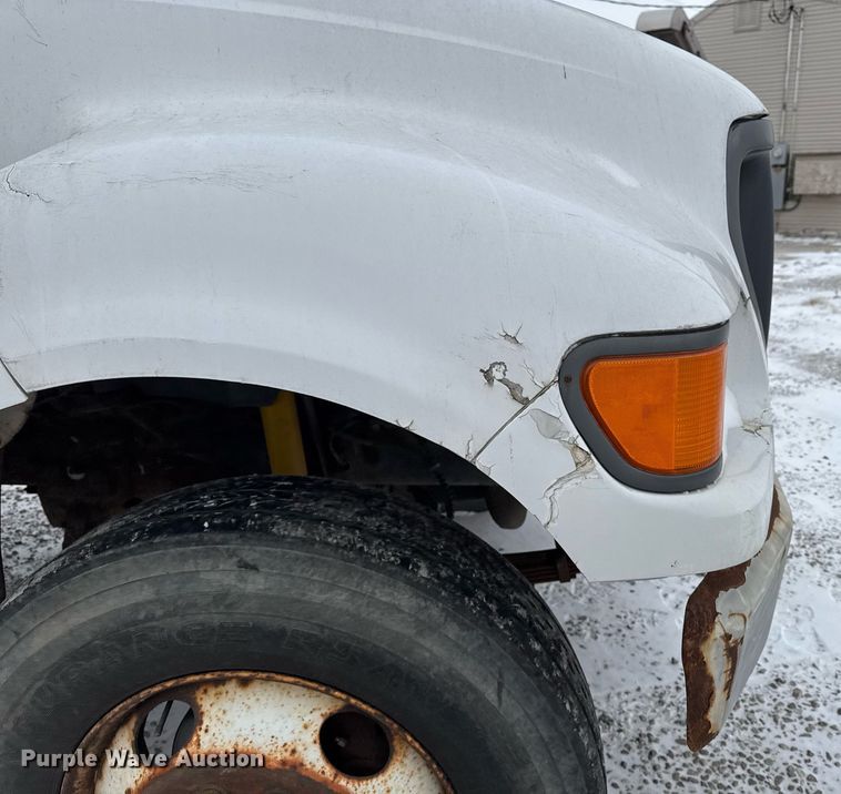 image for item EG7156 2002 Ford F650 Super Duty box truck