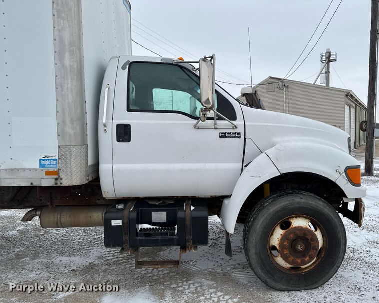 image for item EG7156 2002 Ford F650 Super Duty box truck