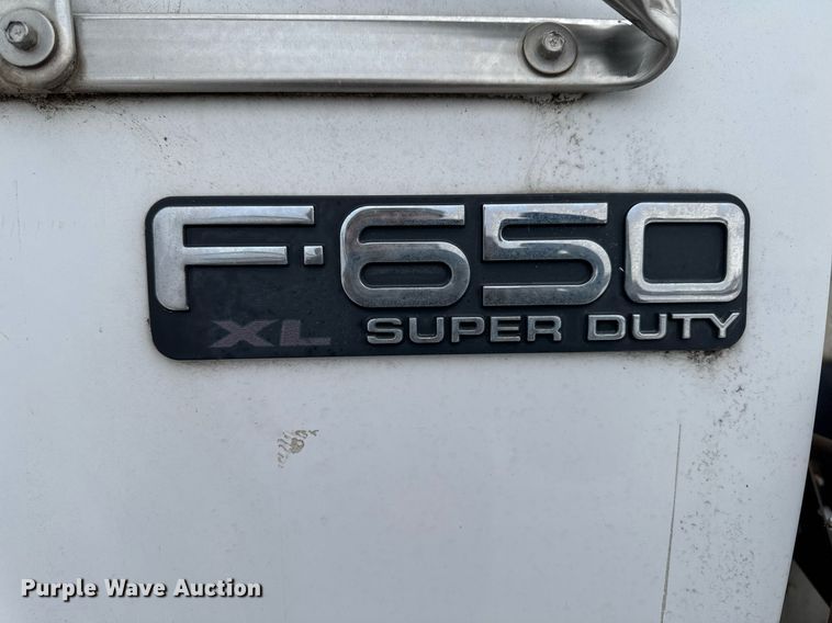 image for item EG7156 2002 Ford F650 Super Duty box truck