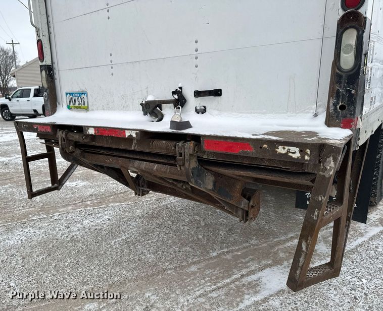 image for item EG7156 2002 Ford F650 Super Duty box truck