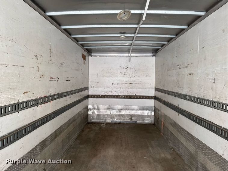 image for item EG7156 2002 Ford F650 Super Duty box truck