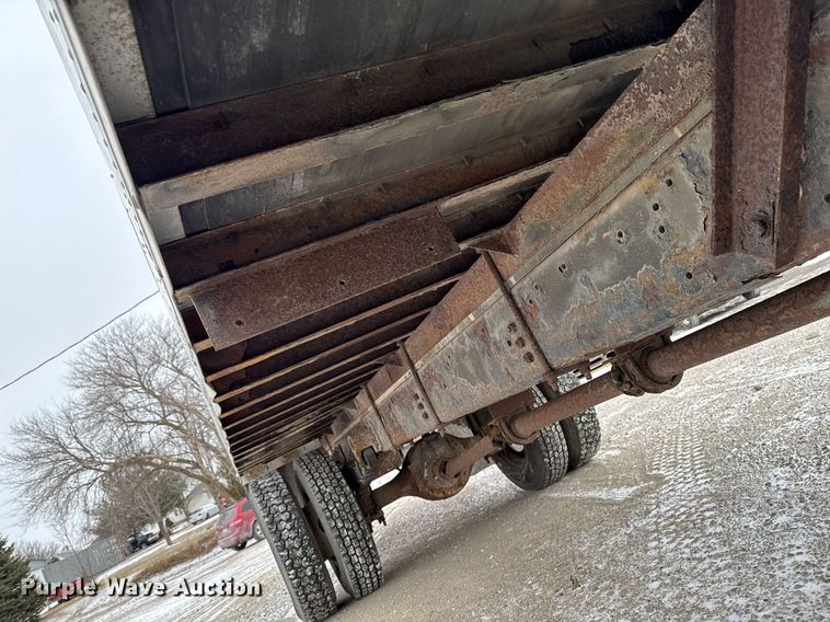 image for item EG7156 2002 Ford F650 Super Duty box truck