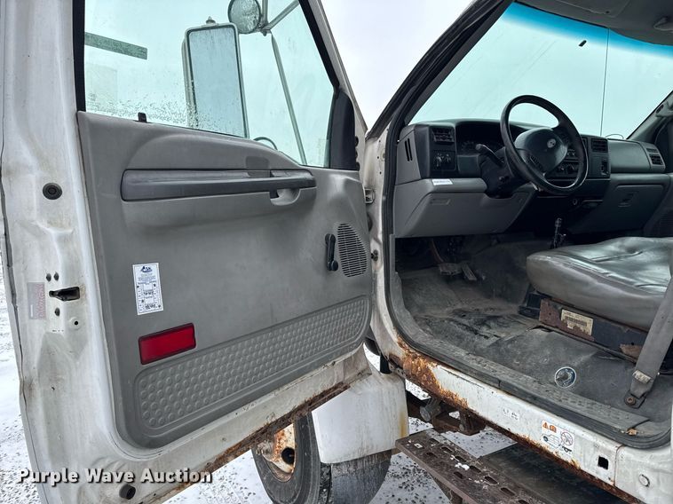 image for item EG7156 2002 Ford F650 Super Duty box truck