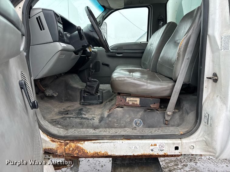 image for item EG7156 2002 Ford F650 Super Duty box truck