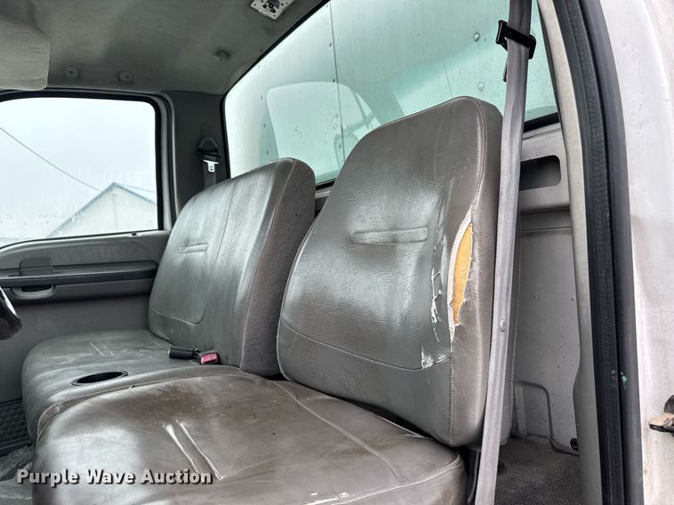 image for item EG7156 2002 Ford F650 Super Duty box truck