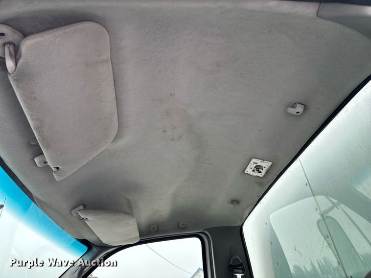 image for item EG7156 2002 Ford F650 Super Duty box truck