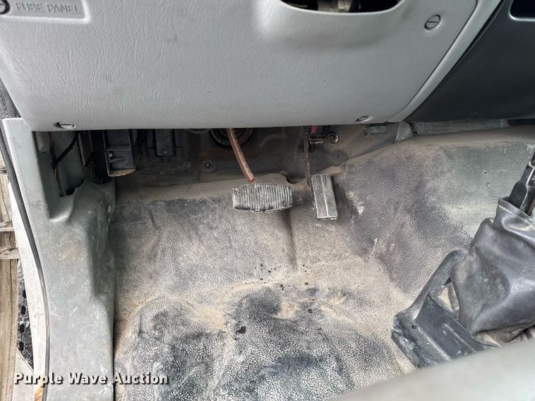 image for item EG7156 2002 Ford F650 Super Duty box truck