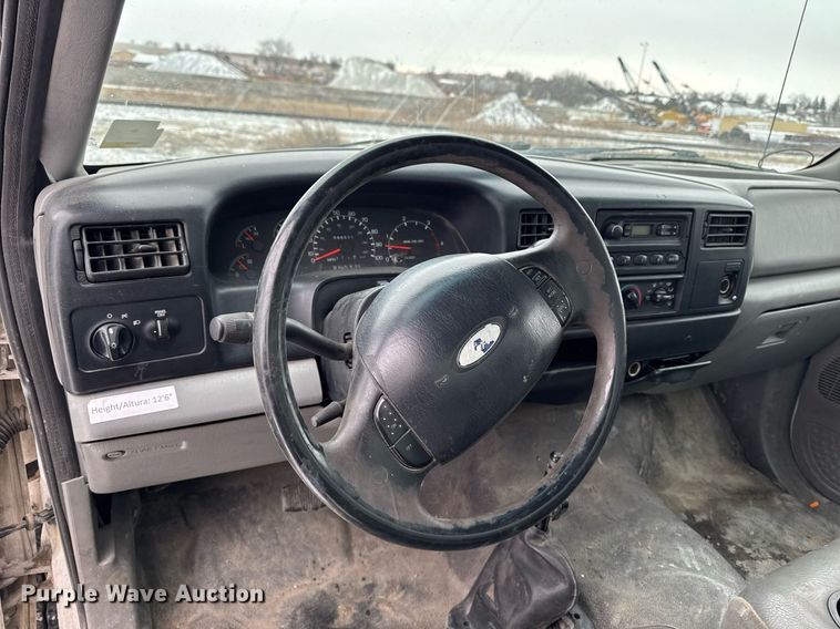 image for item EG7156 2002 Ford F650 Super Duty box truck