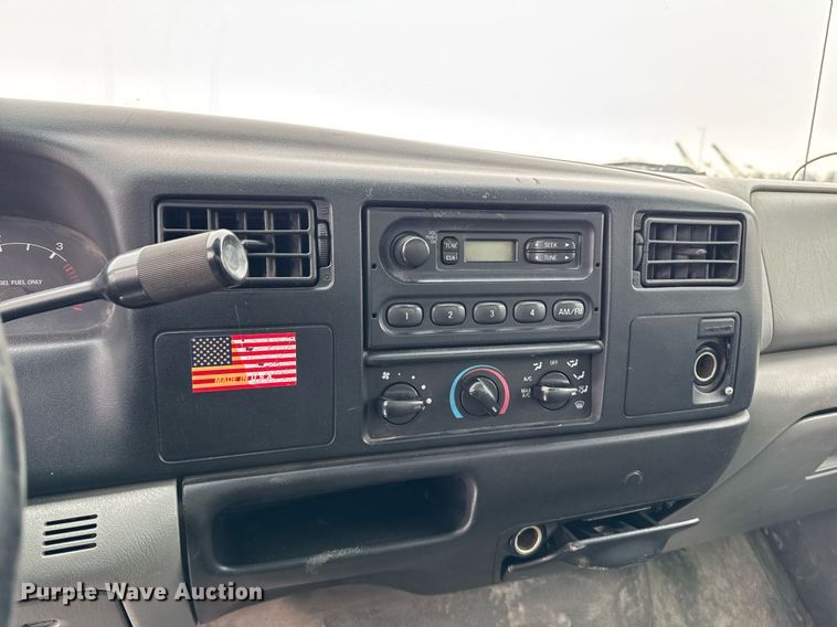 image for item EG7156 2002 Ford F650 Super Duty box truck