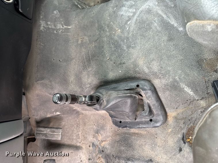 image for item EG7156 2002 Ford F650 Super Duty box truck