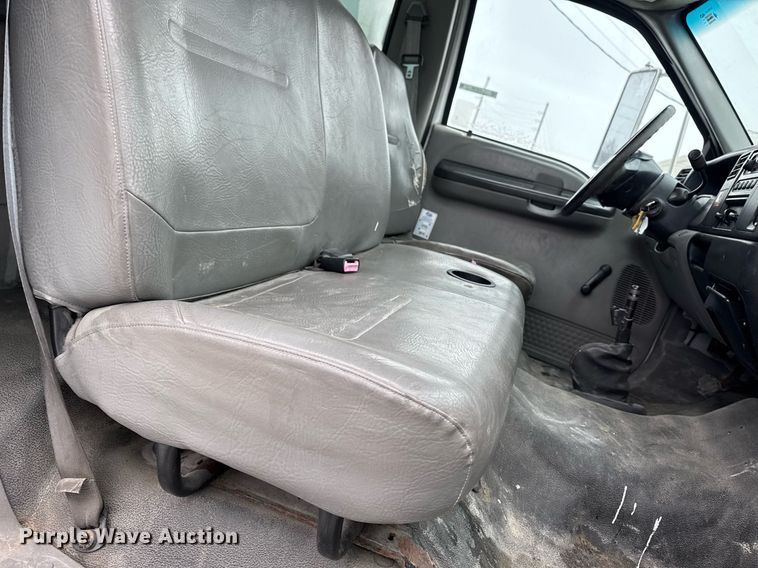 image for item EG7156 2002 Ford F650 Super Duty box truck