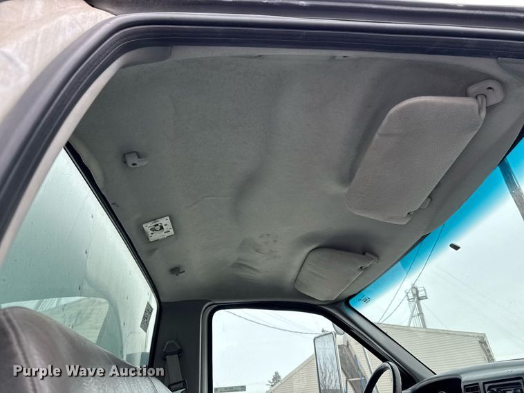 image for item EG7156 2002 Ford F650 Super Duty box truck