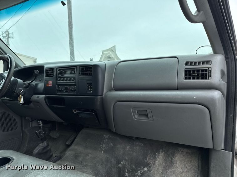 image for item EG7156 2002 Ford F650 Super Duty box truck