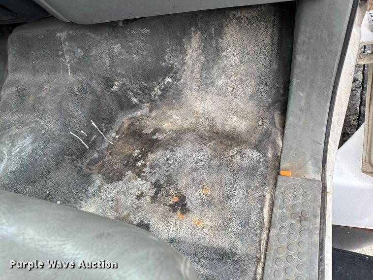 image for item EG7156 2002 Ford F650 Super Duty box truck