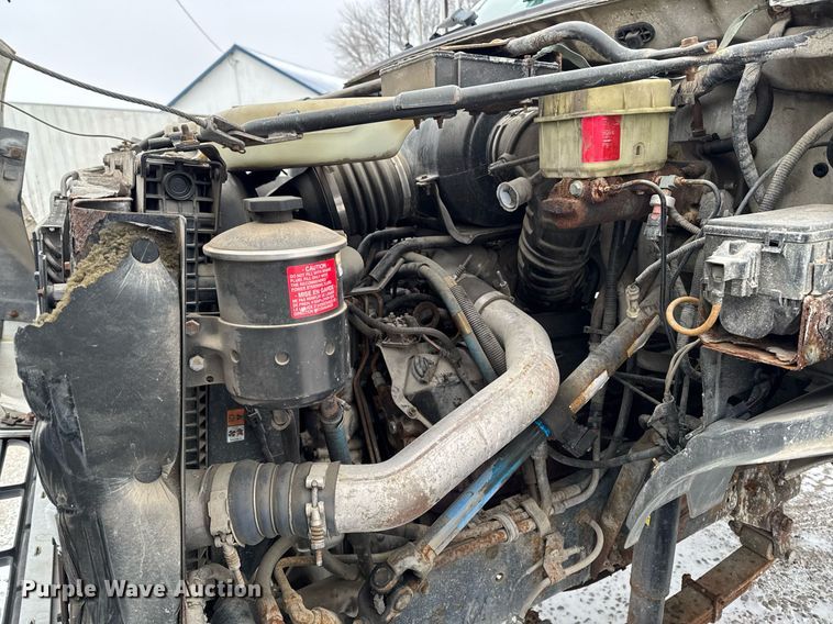 image for item EG7156 2002 Ford F650 Super Duty box truck