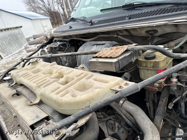 image for item EG7156 2002 Ford F650 Super Duty box truck