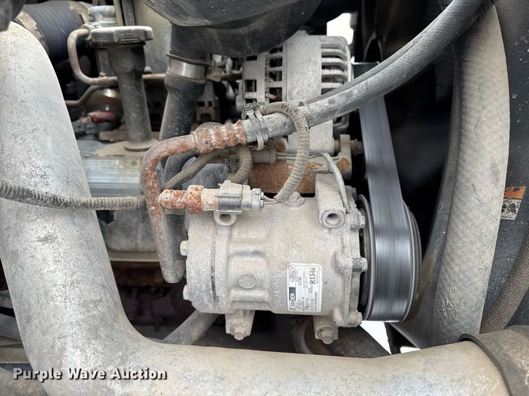 image for item EG7156 2002 Ford F650 Super Duty box truck