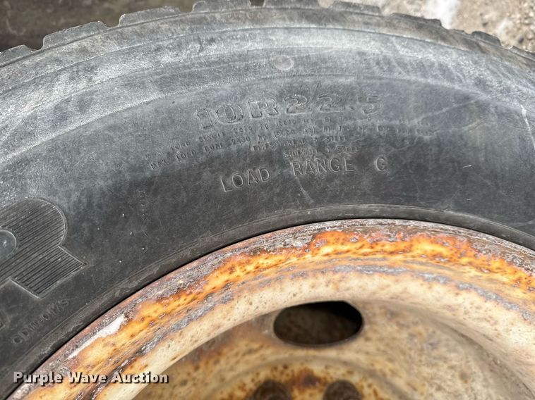 image for item EG7156 2002 Ford F650 Super Duty box truck