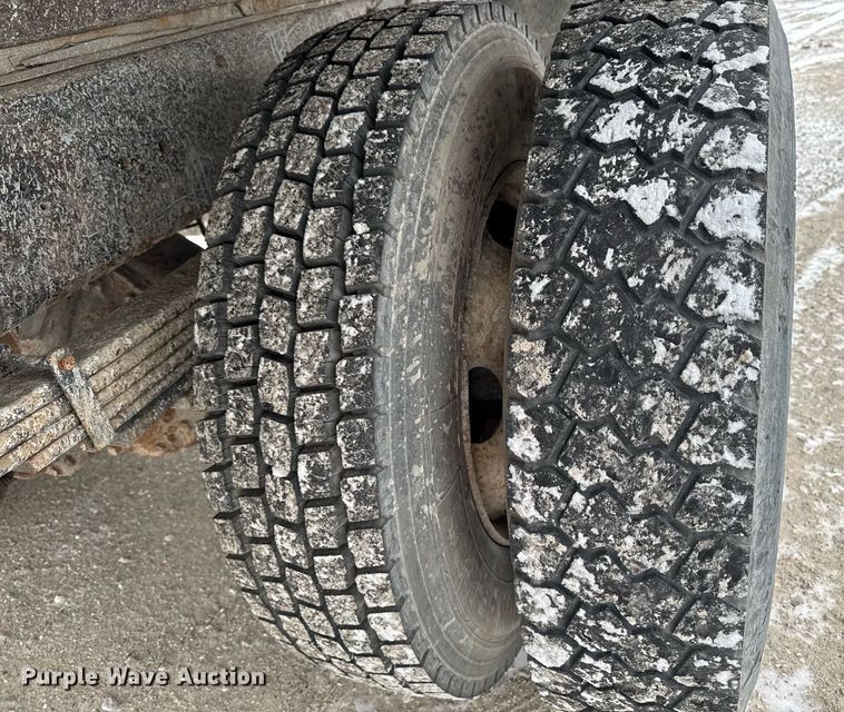 image for item EG7156 2002 Ford F650 Super Duty box truck