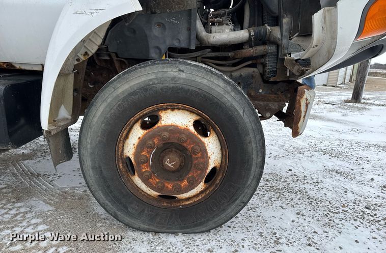 image for item EG7156 2002 Ford F650 Super Duty box truck