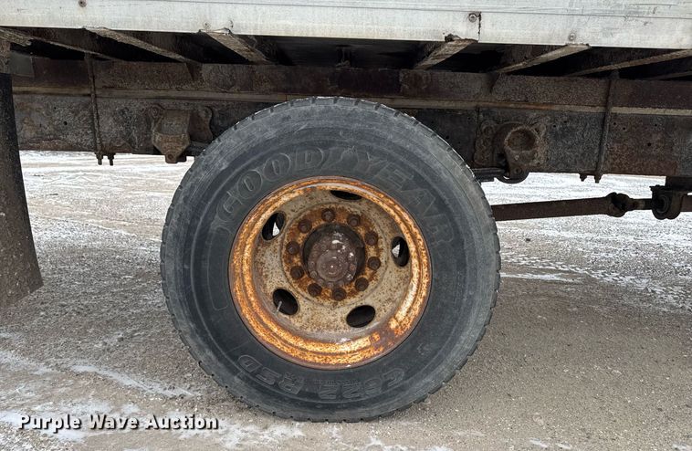 image for item EG7156 2002 Ford F650 Super Duty box truck