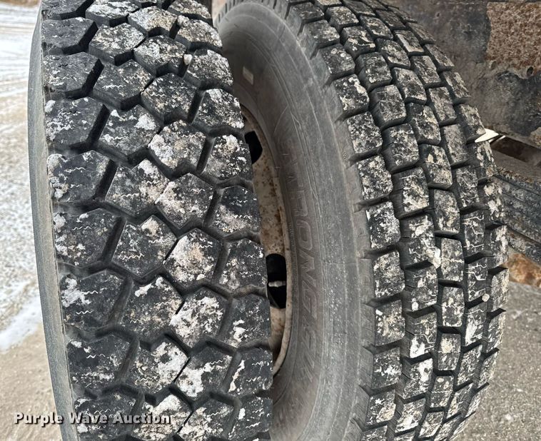 image for item EG7156 2002 Ford F650 Super Duty box truck