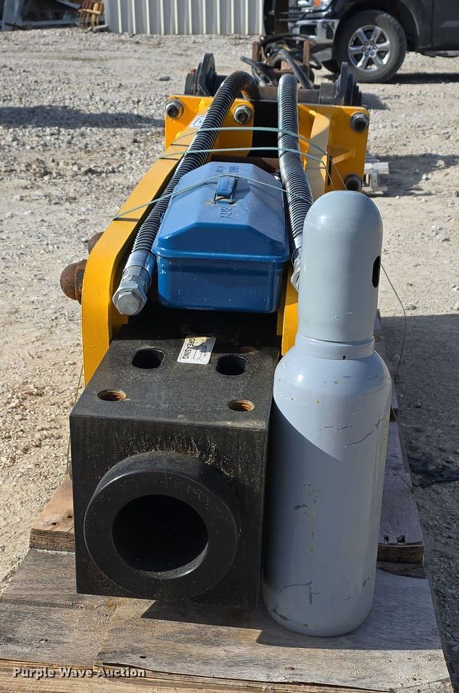 image for item EH8541 2024 Toft 1000 breaker