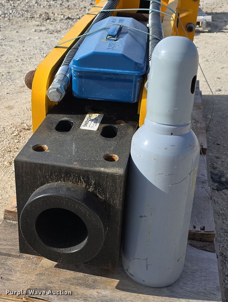 image for item EH8541 2024 Toft 1000 breaker