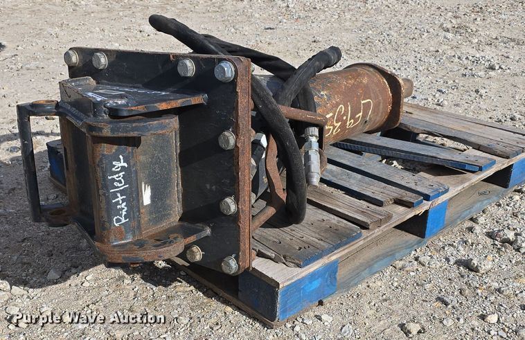 image for item EH8543 2019 Bobcat 1180 breaker