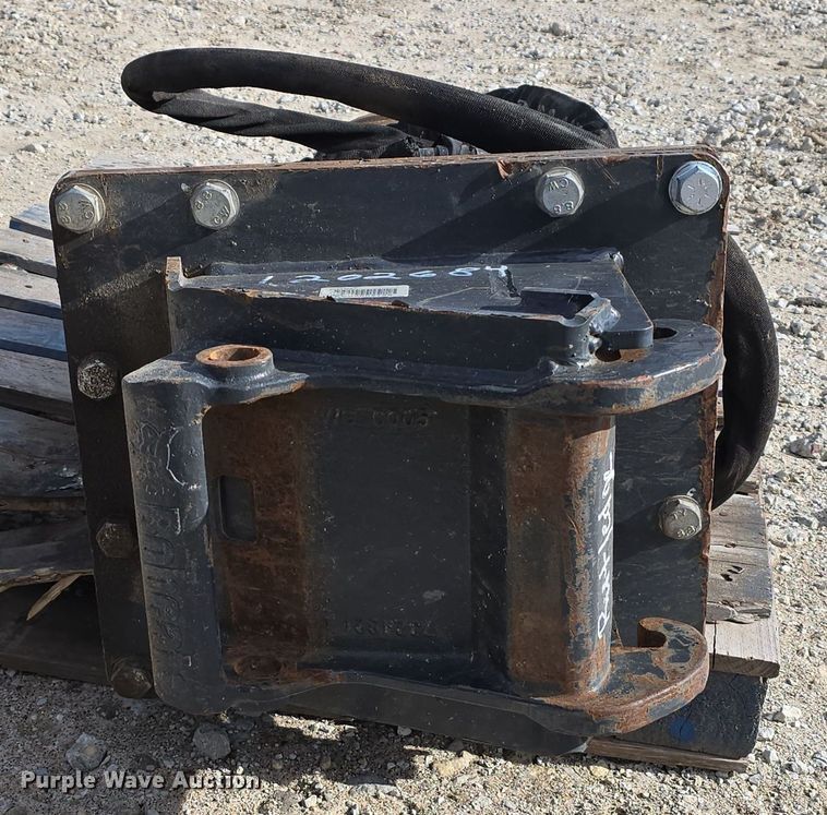 image for item EH8543 2019 Bobcat 1180 breaker