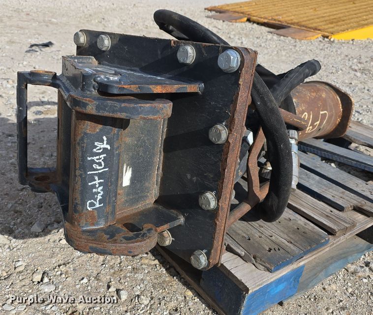 image for item EH8543 2019 Bobcat 1180 breaker