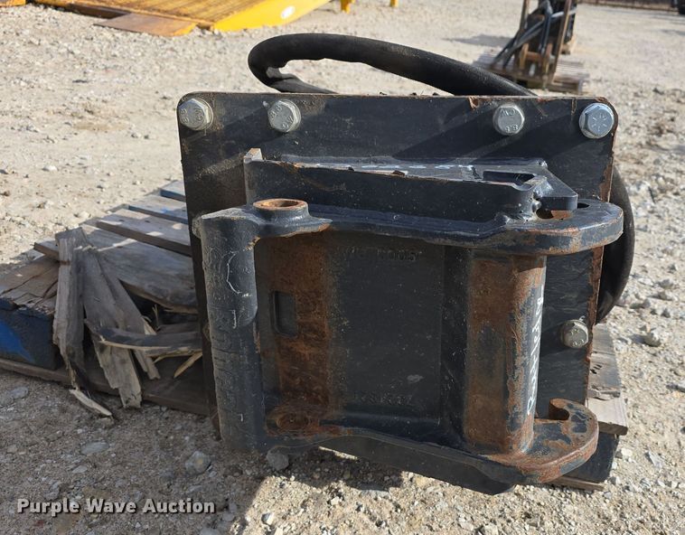 image for item EH8543 2019 Bobcat 1180 breaker
