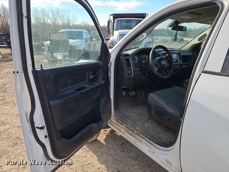 image for item EI8809 2016 Dodge Ram 5500HD Crew Cab flatbed truck