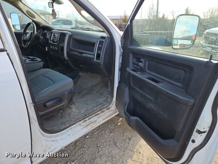 image for item EI8809 2016 Dodge Ram 5500HD Crew Cab flatbed truck