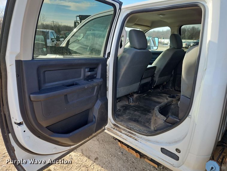 image for item EI8809 2016 Dodge Ram 5500HD Crew Cab flatbed truck