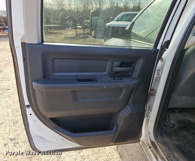 image for item EI8809 2016 Dodge Ram 5500HD Crew Cab flatbed truck