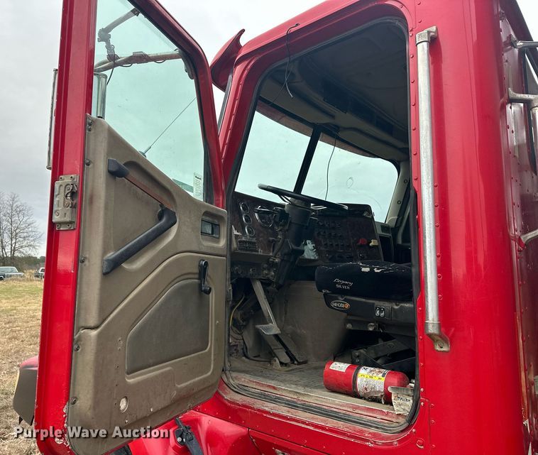 image for item EJ5263 2007 International 9200i SBA 6X4 dump truck