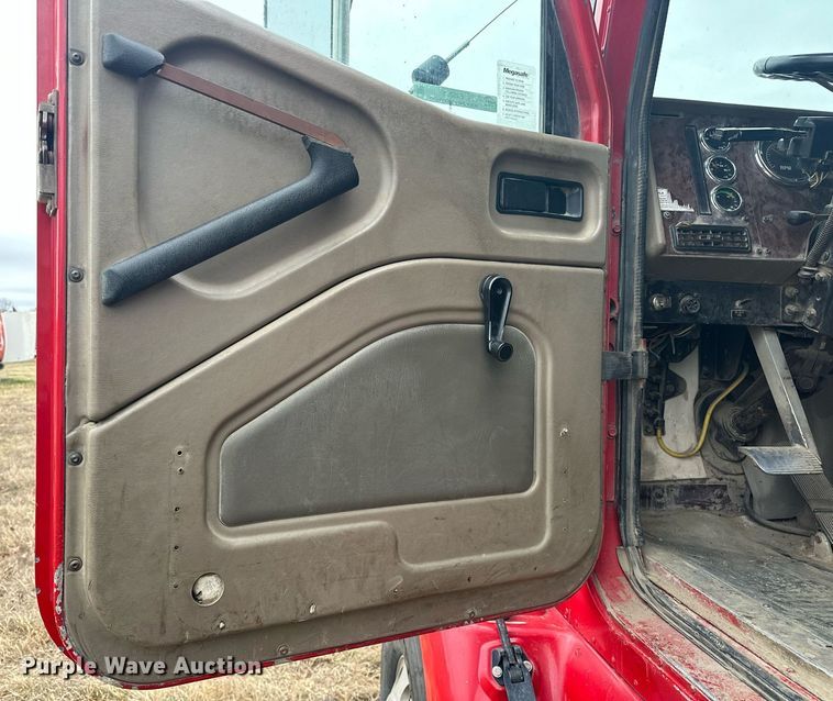 image for item EJ5263 2007 International 9200i SBA 6X4 dump truck