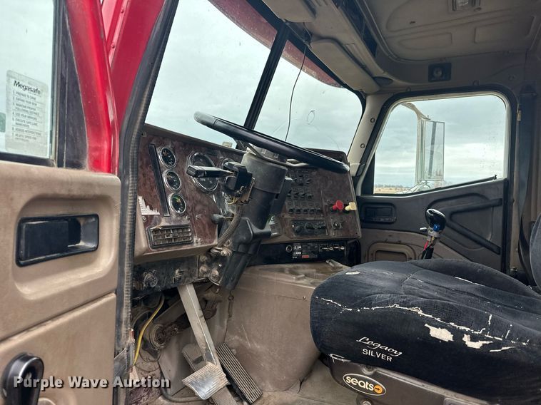 image for item EJ5263 2007 International 9200i SBA 6X4 dump truck