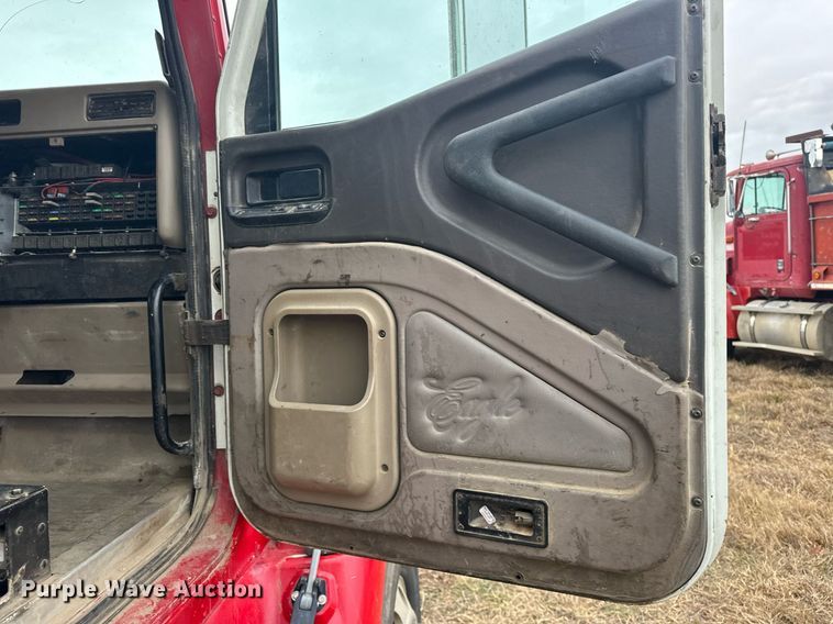 image for item EJ5263 2007 International 9200i SBA 6X4 dump truck