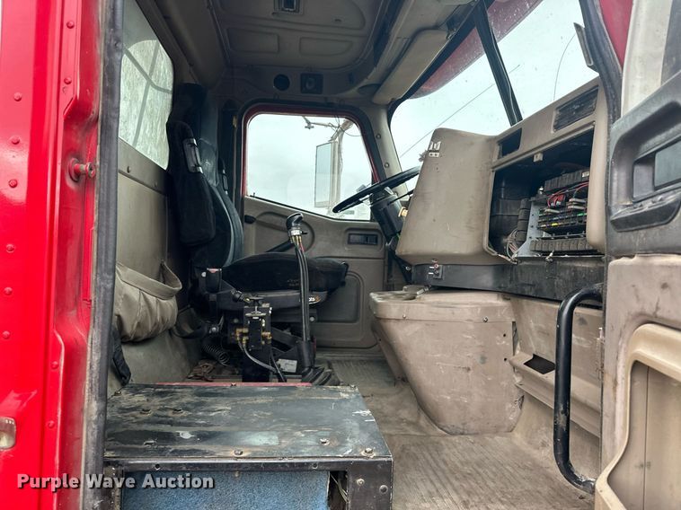 image for item EJ5263 2007 International 9200i SBA 6X4 dump truck