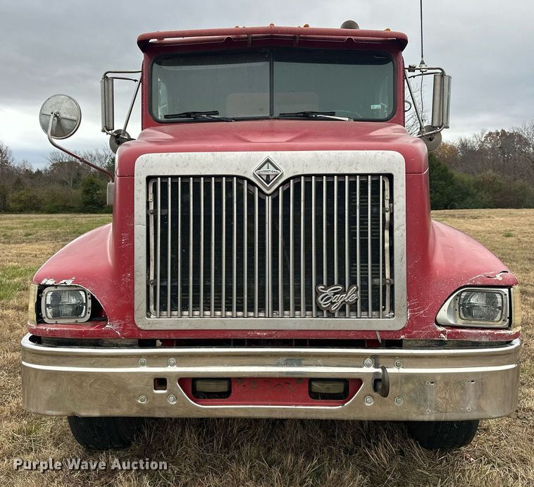 image for item EJ5264 1997 International 9200  dump truck
