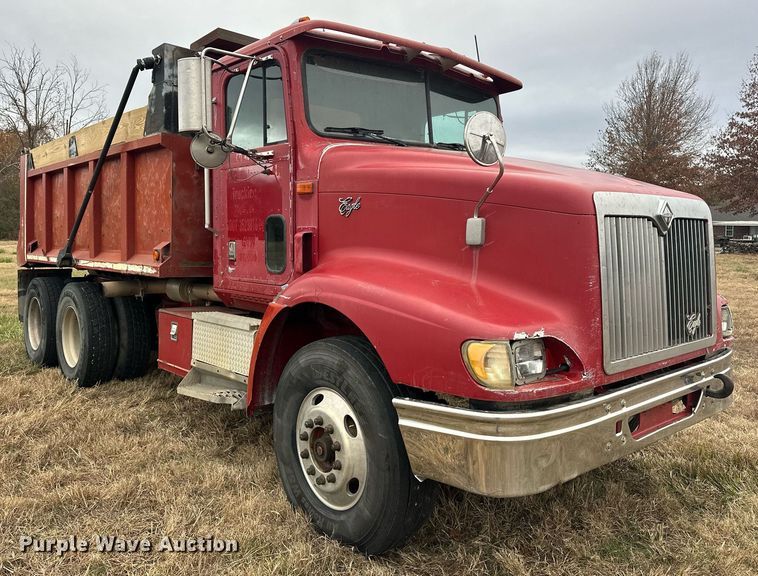 image for item EJ5264 1997 International 9200  dump truck