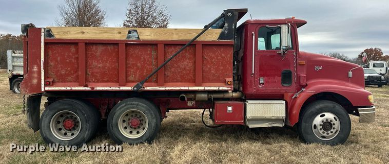 image for item EJ5264 1997 International 9200  dump truck