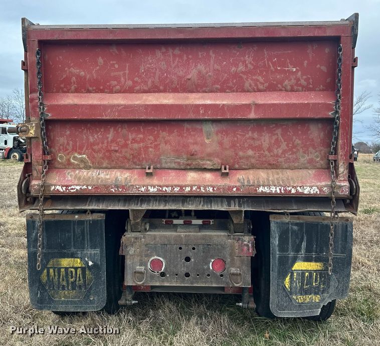 image for item EJ5264 1997 International 9200  dump truck
