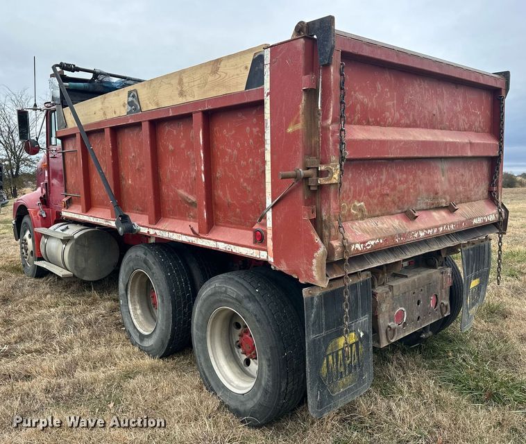 image for item EJ5264 1997 International 9200  dump truck